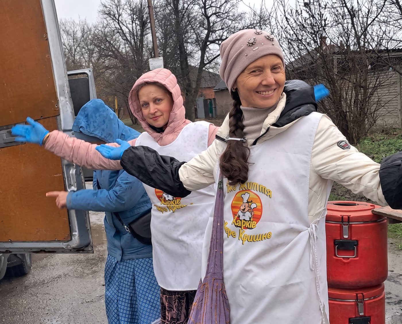 Волонтёрки Светлана и Татьяна на кухне фонда «Пища жизни Харьков»